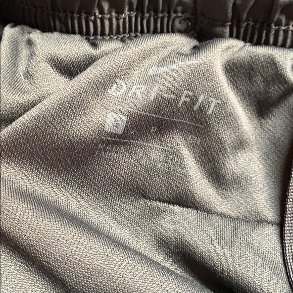 nike shorts - Picture 3 of 4